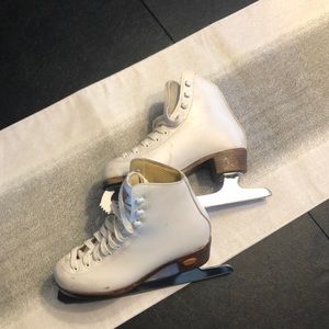 Riedell girls figure skates